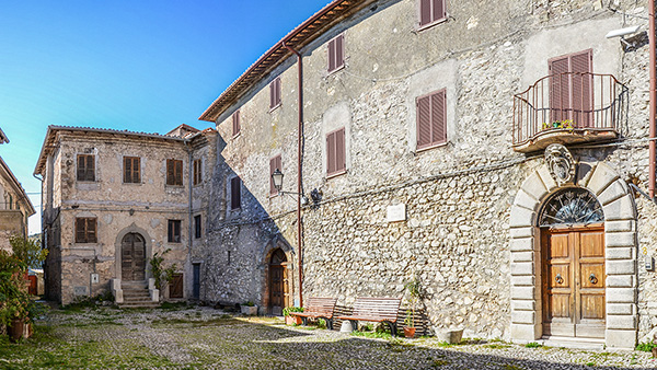 Piazza di Corte e Palazzo Moretti